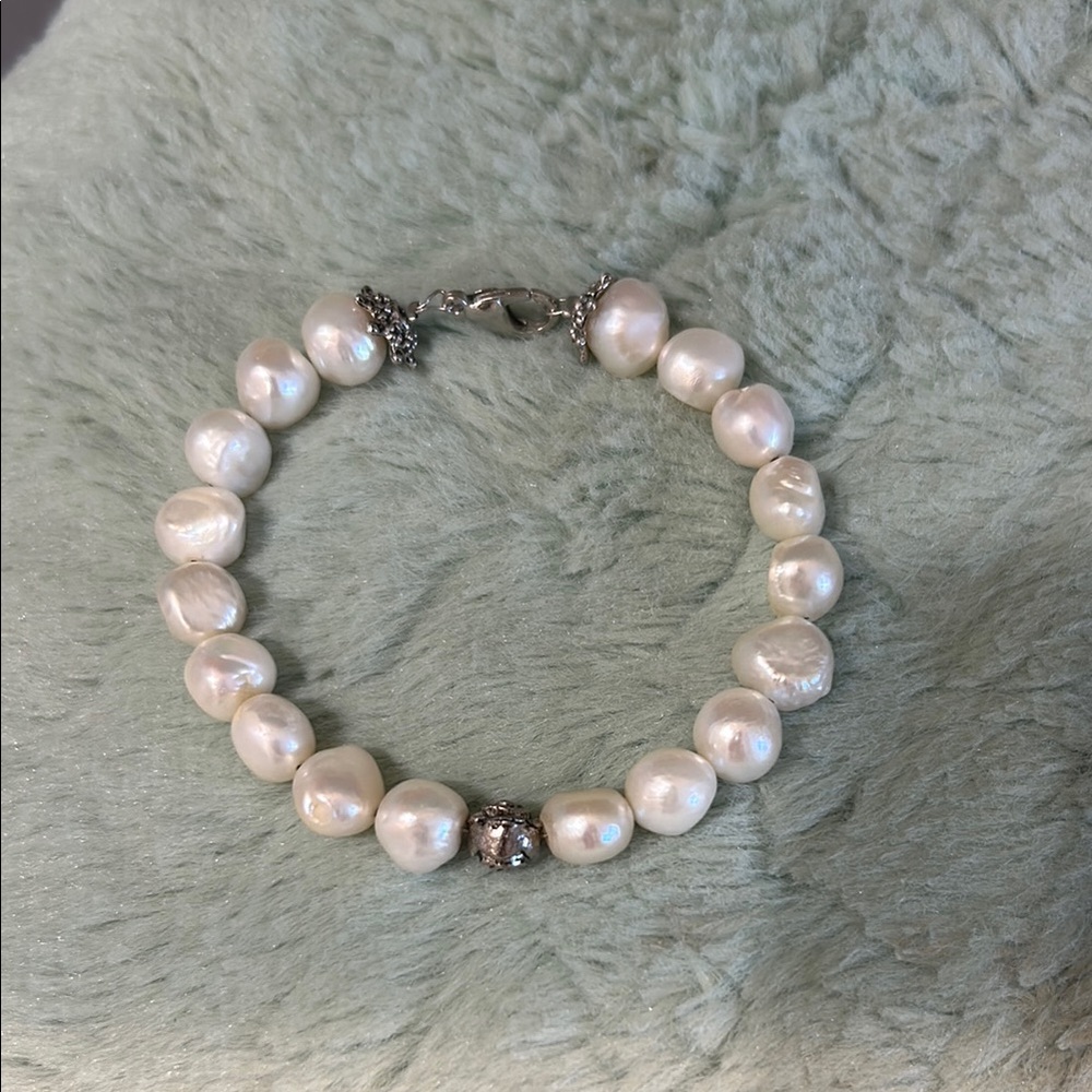 Elegant White Pearl Bracelet